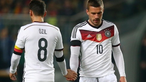 Poldi y Ozil fueron compañeros en el Arsenal entre 2012 y 2015, además de compartir decenas de convocatorias en la Selección de Alemania.