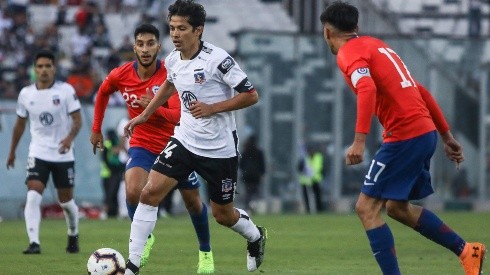 Matías Fernández enfrentando a la selección chilena sub 23