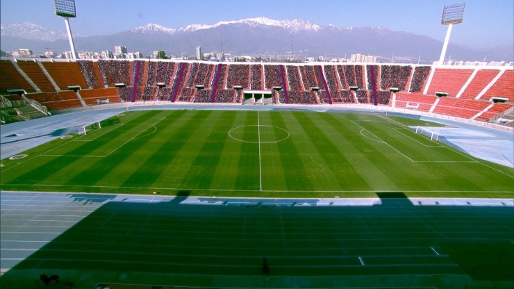 Así se ve el público virtual en las transmisiones de prueba del CDF con miras al regreso del Campeonato Nacional. El software es desarrollado por la empresa Vizrt, junto al departamento de diseño 3D de Turner Chile.