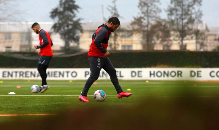 Colo Colo volvió a los entrenamientos en el mes de julio pensando en el retorno del fútbol. Para el primer partido en el Estadio Monumental, contará con Esteban Paredes y Matías Fernández en la citación. | Foto: Agencia Uno.