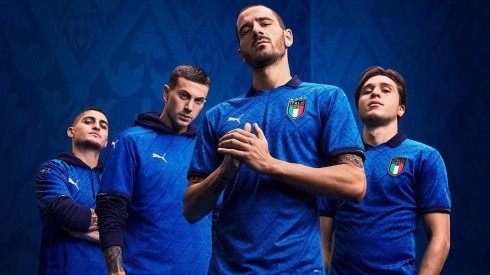 Italia da a conocer su nueva indumentaria de local para esta temporada.