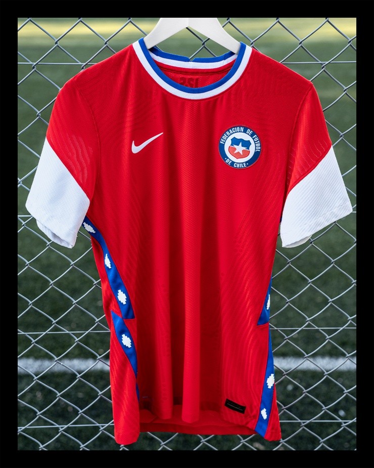 Algunos de los detalles de la nueva camiseta de la Selección Chilena que Nike presentó a los fanáticos.