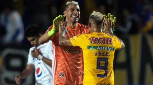 Nahuel Guzmán y Edu Vargas en Tigres UANL.