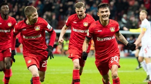 Leverkusen va por la U en el Superclásico