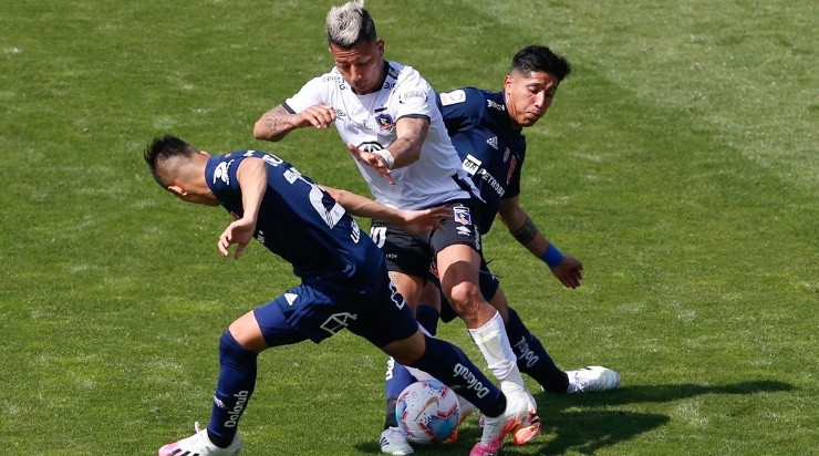 Leonardo Valencia tuvo un discreto partido en el Superclásico ante Universidad de Chile. Foto: Agencia Uno