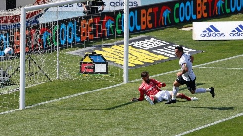 Esteban Paredes llegó a los 16 goles ante la U en Superclásicos