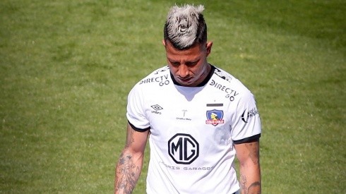 Leonardo Valencia durante el superclásico entre Colo Colo y la U.