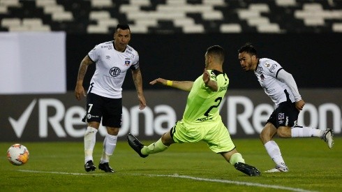 Gabriel Suazo pone el 1-1 para Colo Colo frente a Peñarol.