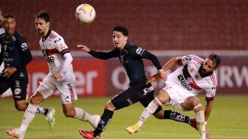 Mauricio Isla es titular en Flamengo para visitar a Independiente del Valle