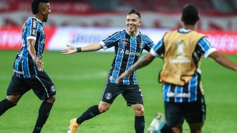 Gremio se quedó con la primera victoria en un clásico de Porto Alegre por Copa Libertadores