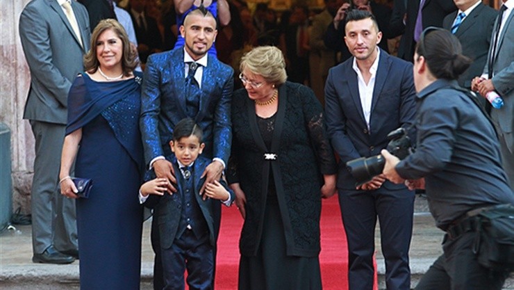 La Presidenta Bachelet acompañó a Arturo Vidal en su matrimonio celebrado en 2014.