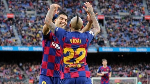 Arturo Vidal le desea suerte a Suárez en el Atlético Madrid.