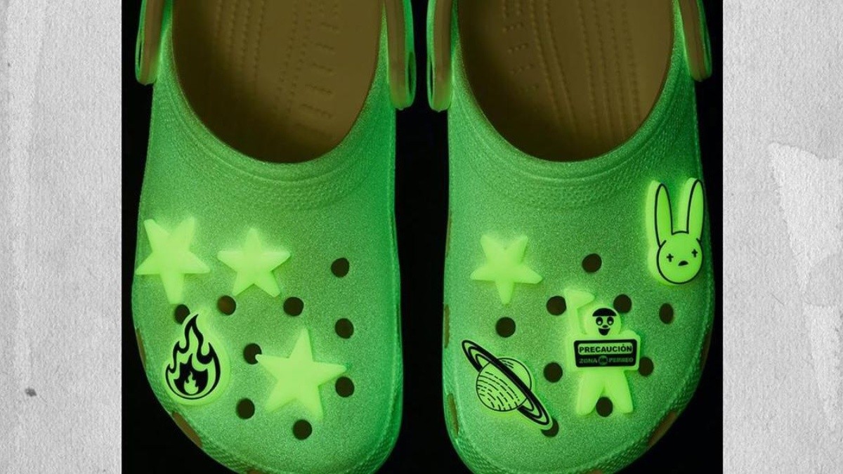 Bad Bunny disea sus propias Crocs que brillan en la oscuridad | RedGol