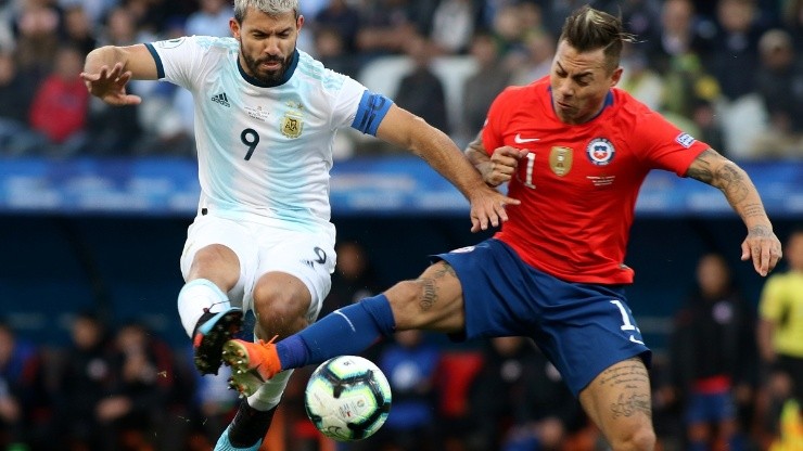 La selección chilena no contará con Eduardo Vargas para los duelos eliminatorios de octubre ante Uruguay y Colombia. Foto: Agencia Uno