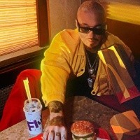 J Balvin colabora con McDonald's y crea su propio menú