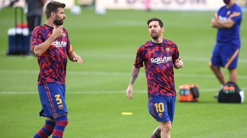 Piqué y Messi antes de disputar el trofeo Joan Gamper