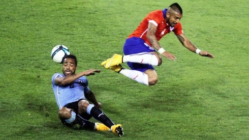 Álvaro Pereira ya palpita el duelo de Uruguay contra Chile.