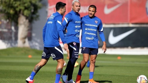 Eduardo Vargas y Alexis Sánchez en la práctica de la selección chilena