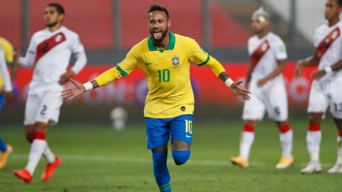 Neymar anotó un triplete para el triunfo de Brasil ante Perú