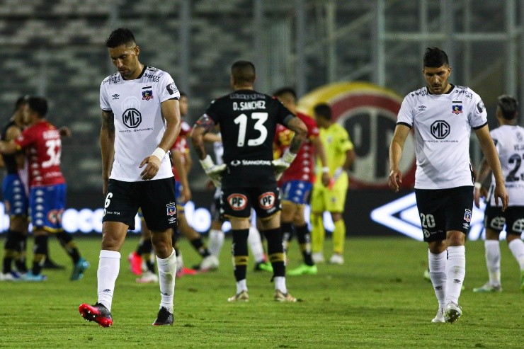 Colo Colo fue avasallado en el segundo tiempo ante Unión Española y terminó cayendo por 3-5. | Foto: Agencia Uno
