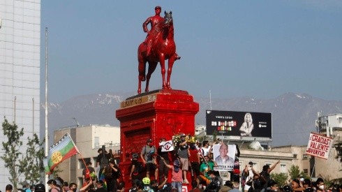 Monumento de Plaza Italia fue pintado nuevamente | Foto: Agencia Uno