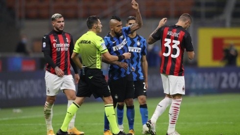 Arturo Vidal fue titular en la derrota de Inter ante AC Milan
