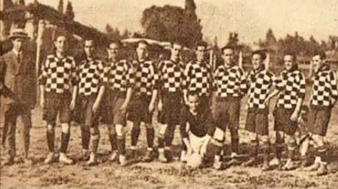 David Arellano -a a izquierda de esta imagen- jugó entre 1920 y 1924 por la Universidad de Chile