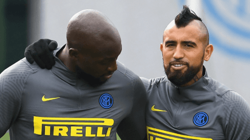 Arturo Vidal junto a Romelu Lukaku en Inter
