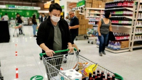 Los supermercados que no se encuentren en centros comerciales podrán abrir sin problemas