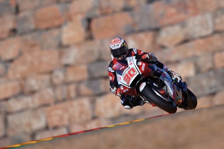 Takaaki liderando la clasificación del MotoGP