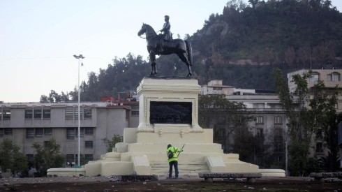 Fanáticos de Naruto quieren poner estatua del personaje en Plaza Italia / Foto: Agencia Uno
