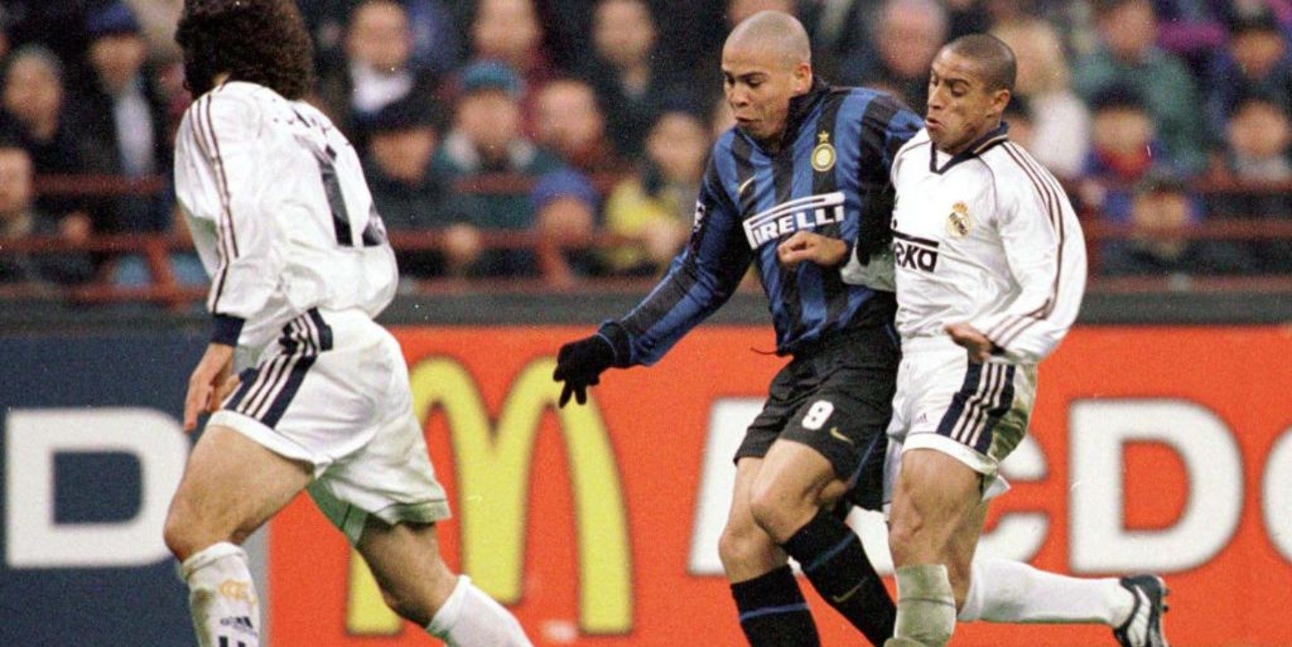  Ronaldo playing for Inter Milan against Real Madrid in the 2002/03 season, a match that ended 1-1 and extended Inter's unbeaten streak in European top-five leagues to 20 games, a record that would be broken by Real Madrid in the 2015/16 season.