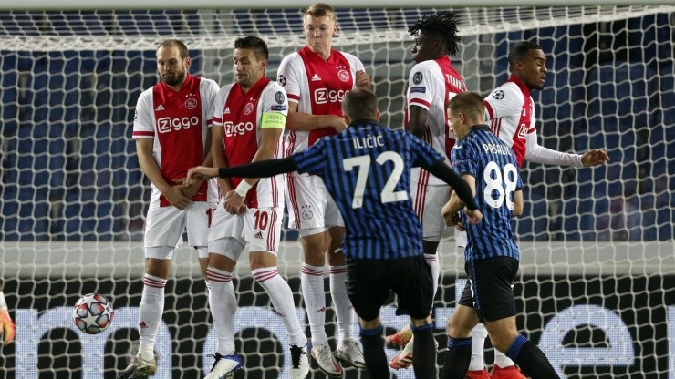 Ajax es el nuevo equipo azotado por el coronavirus. Sólo viajaron 17 jugadores a Dinamarca por Champions League. Foto Getty Images