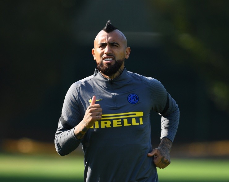 “Es un partido lindo. Yo pasé dos grandes años en el Barcelona, así que espero que mañana pueda celebrar la victoria con los seguidores del Inter y los del Barça”, dijo Arturo Vidal este lunes en la previa del duelo de Champions League entre Inter de Milán y Real Madrid. | Foto: Getty Images.
