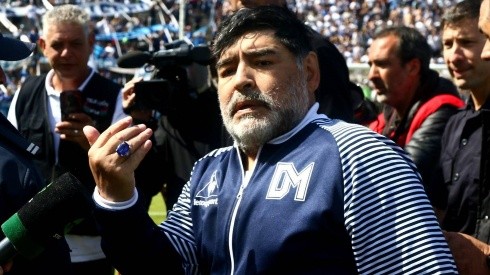Diego Maradona es operado por un hematoma cerebral.