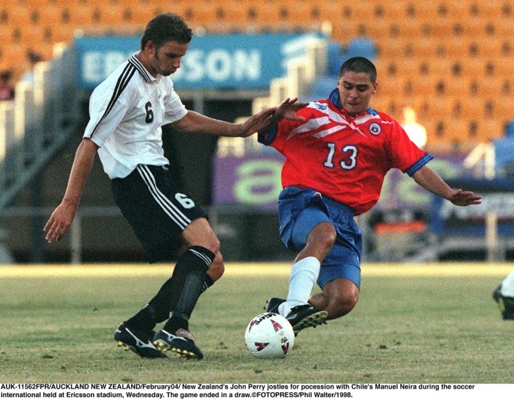 Manuel Neira, que también formó parte de la Selección Chilena, llega desde Colo Colo a Juaguares de Chiapas en el 2004.