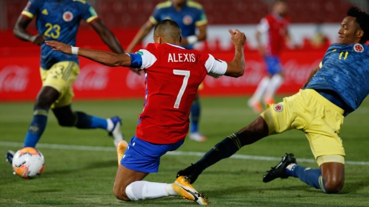 La selección chilena dejó ir una trabajada victoria ante Colombia en los últimos minutos. Foto: Agencia Uno