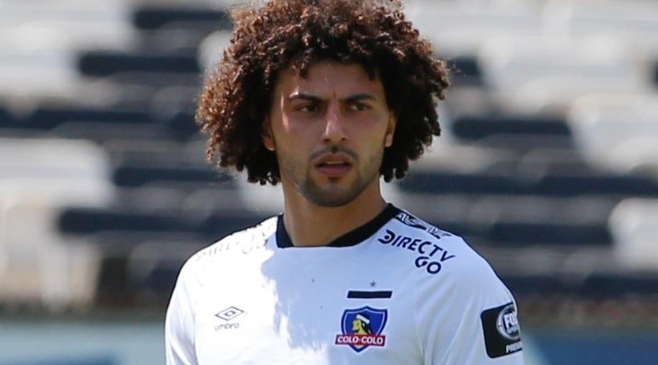 Maxi Falcón fue la figura de Colo Colo y ya se gana el cariño de los hinchas albos. Foto: Agencia Uno