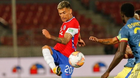 Bayer Leverkusen se suma a los dardos contra la Roja y reclama por Charles Aránguiz.