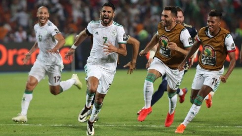 Riyad Mahrez clasificó a Argelia a la próxima Copa Africana de Naciones con un golazo de antología ante Zimbabue