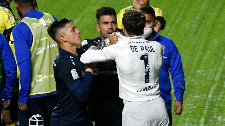 La pelea entre Gonzalo Espinoza y Fernando de Paul en Universidad de Chile La pelea entre Gonzalo Espinoza y Fernando de Paul en Universidad de Chile