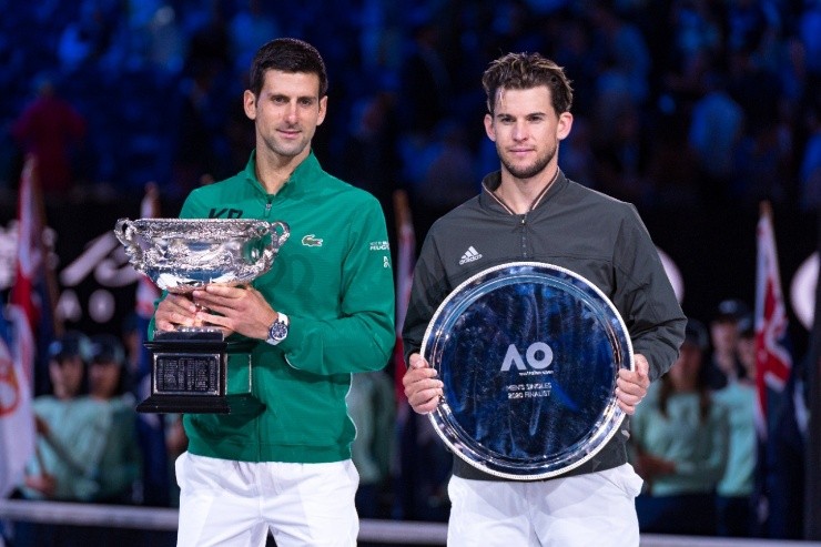 Novak Djokovic se llevó la victoria en el último duelo frente a Dominic Thiem. (Foto: Getty)
