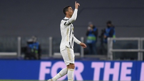 Cristiano Ronaldo dedica al cielo su golazo ante el Ferencvaros
