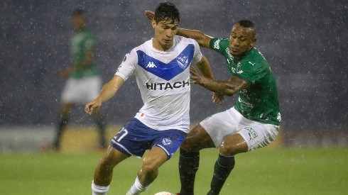 Pablo Galdames jugó todo el partido en la lluviosa noche de Buenos Aires