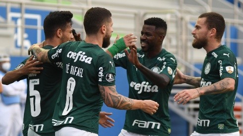 Palmeiras gana ante Delfín