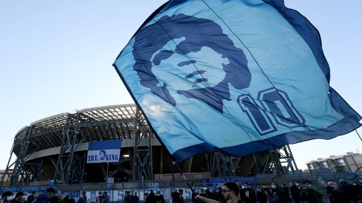 Los hinchas del Napoli llegaron en masa para entregar un último homenaje a Diego Armando Maradona. Foto: Getty Images