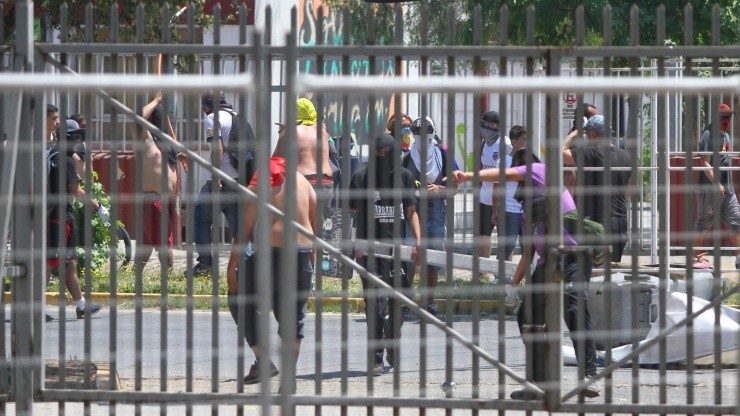 Incidentes de la Garra Blanca en el partido La Calera-Iquique
