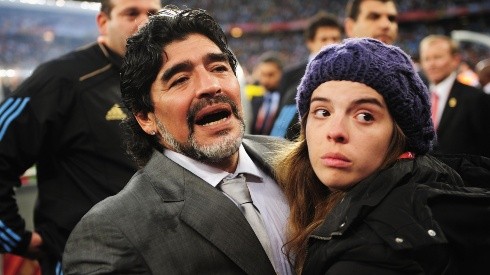 Diego Maradona junto a su hija Dalma