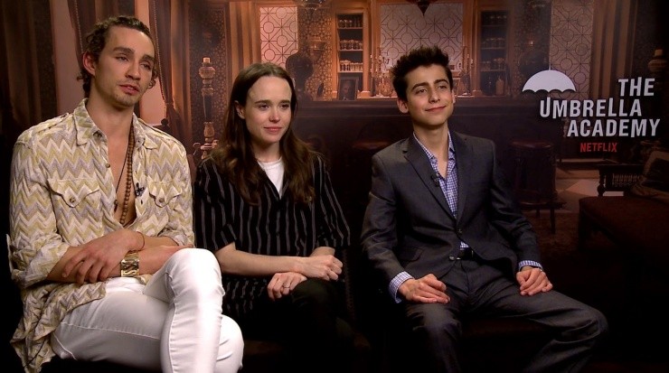 Ellen Page junto a sus compañeros de elenco en &quot;The Umbrella Academy&quot;: Robert Sheelan y Aidan Gallagher..