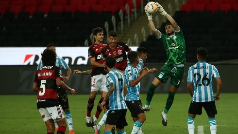 Racing derrota a Flamengo por penales con Arias figura y clasifica en Copa Libertadores.